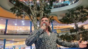 Любо, братцы жить - поёт Михаил Чутко