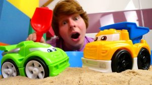 Моя Песочница — Мультики для малышей — Ищем цветные машинки в песочнице — Развивающее видео