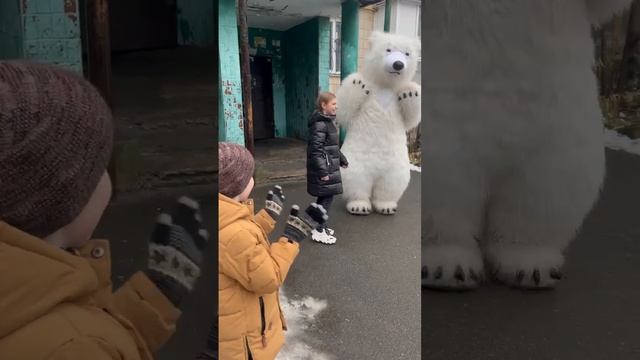 Белый медведь гигантский Мишка Тедди 3 метра Экспресс поздравления Киев . Смотри другие мои видео . смотреть онлайн