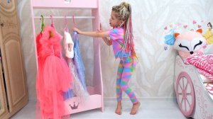 Ева показывает Правила & Gathers friends