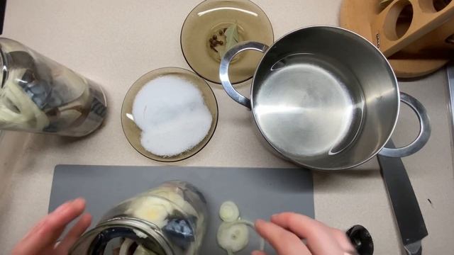 Скумбрия домашнего посола. Через 1-1,5 суток вкуснотища у вас на столе. смотреть онлайн