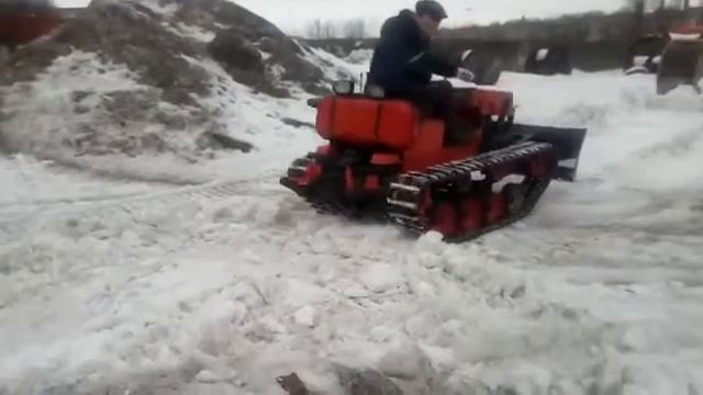 Гусеничный минитрактор смотреть онлайн