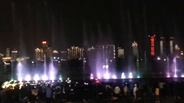 Water and light show along Ganjiang River in Nanchang смотреть онлайн