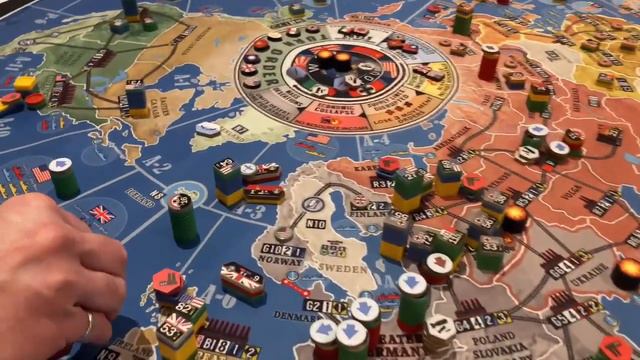 War Room: Totalcon! board game convention смотреть онлайн