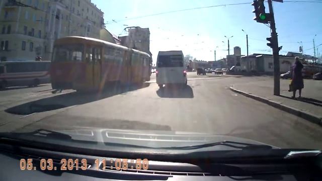 Трамвай и светофор смотреть онлайн
