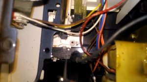 Микроволновка SAMSUNG, при открытой двери крутится тарелка и не работает модуль.