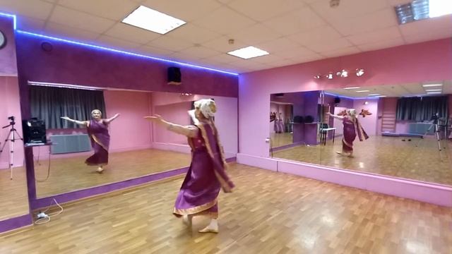 Шлоки Bharatanatyam - Yatho Hastha и Sarve Bhavantu - индийский классический танец русские субтитры смотреть онлайн