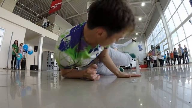 Выступление Funky People в автосалоне Диалог Авто Презентация авто смотреть онлайн