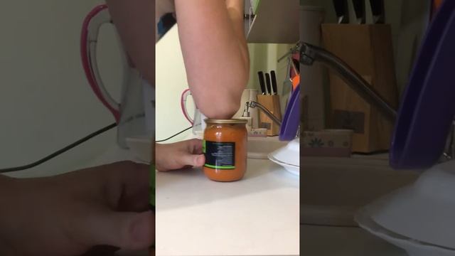 Как открыть банку закрутку без открывашки! Лучший метод) смотреть онлайн