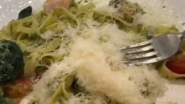 ДОРОГАЯ СТОЛОВАЯ? КАФЕ КРИДА И ТИМАТИ ГУЧЧИ ( GUCCI CAFE) / Обзор еды смотреть онлайн