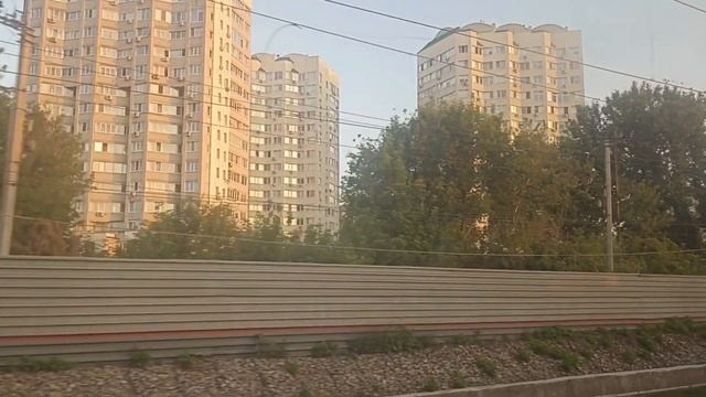 Саратов из окна поезда. Ранее утро. Лето 2023 смотреть онлайн
