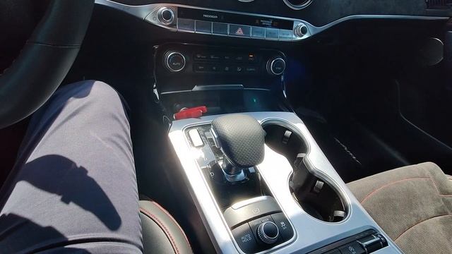2022 Kia Stinger GT Ultra Suede смотреть онлайн