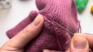 Подгиб полотна с помощью иглы. Трикотажный шов по лицевой глади #вязаниеспицами #полезныесоветы