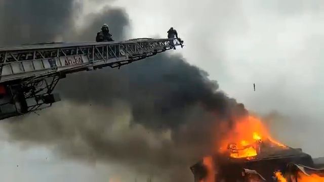 Пожар на территории полка ППС в Ростове-на-Дону смотреть онлайн