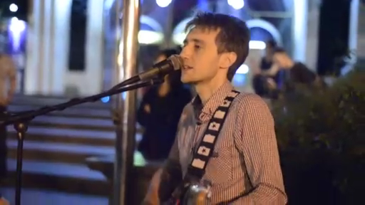 РУССКИЕ ПЕСНИ НА ДНЕ НЕЗАВИСИМОСТИ УКРАИНЫ ► Киев, Уличные Музыканты, Почтовая Площадь смотреть онлайн