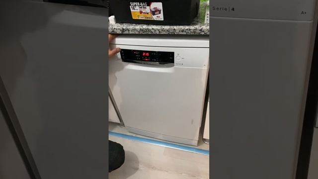 BOSCH SMS45JW00T 5 Programlı BULAŞIK MAKİNESİ KULLANIM HAKKİNDA BİLGİ смотреть онлайн