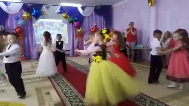 "Финальный танец" д/с "Солнышко" с. Н-Березовка. Выпуск 2019. смотреть онлайн