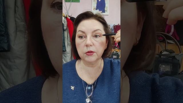 БЬЮТИ-ЗАВТРАК Как увеличить глаз с помощью макияжа. 5 простых шагов. смотреть онлайн