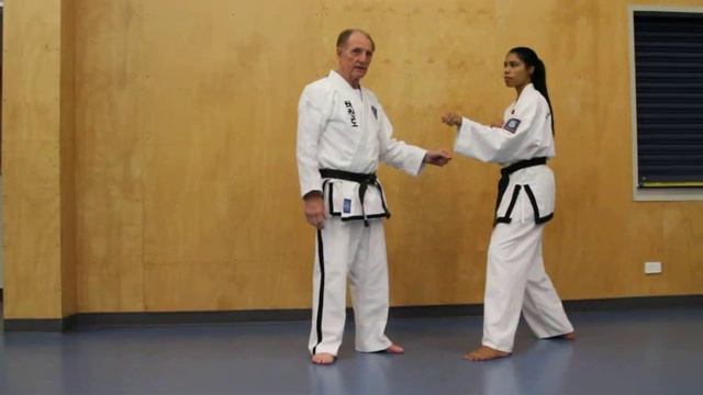 Pacific International Taekwondo - the 4 basic kicks for beginners смотреть онлайн