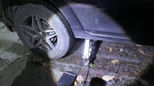 Поднятие домкратом машины с помощью шуруповерта