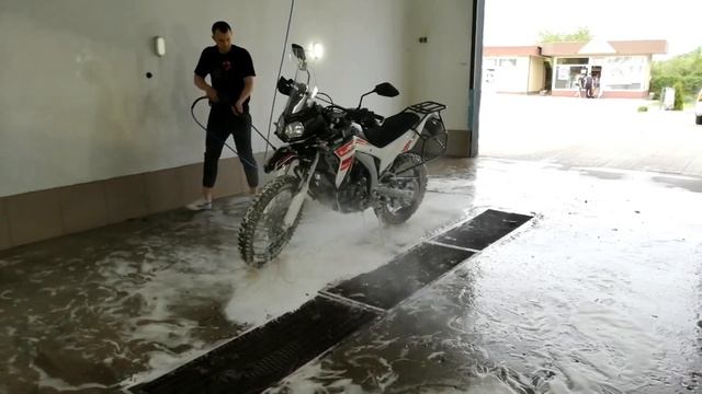 Мойка мотоцикла Loncin LX300GY на мойке самообслуживания смотреть онлайн