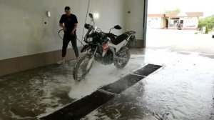 Мойка мотоцикла Loncin LX300GY на мойке самообслуживания