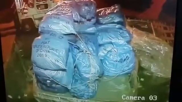Работник почты России ворует телефоны с алиэкспресс в аэропорту Шереметьево смотреть онлайн