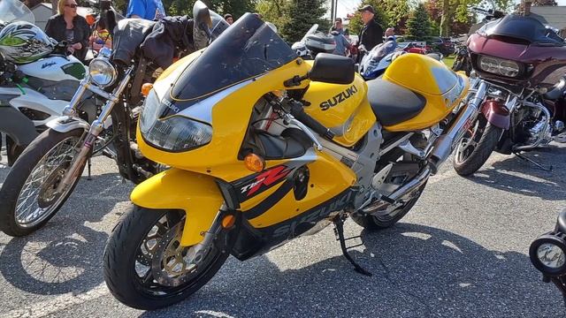 Suzuki TL1000R Review (1998-2003) - Specs, History, Exhaust Sound - Fearsome or Forgettable? смотреть онлайн
