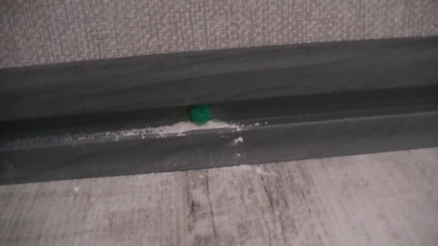 Чем как крепить плинтус к стене смотреть онлайн