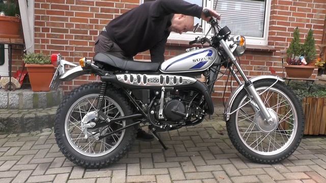 Suzuki TS250 1976 start up смотреть онлайн