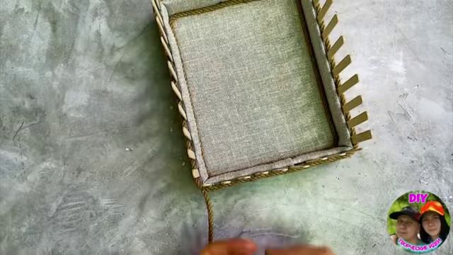 Корзина для хранения из коробки от печенья