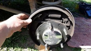 В чем причина стука при движении на Ниве?