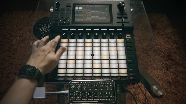 Akai Force + iPhone 12 Pro Max Sound Module (Zenbeats Pro, Synthmaster One, Poison 202) смотреть онлайн