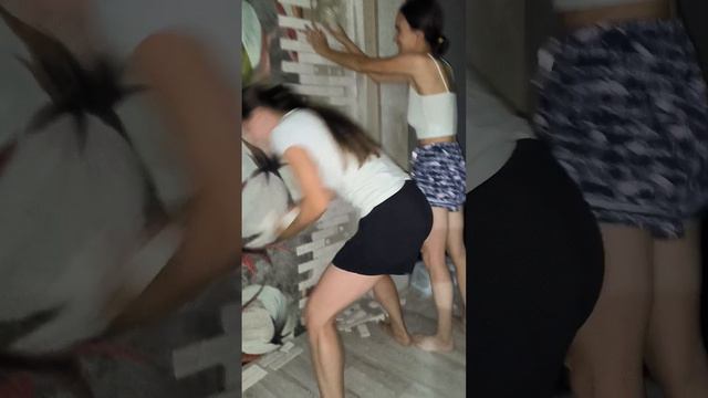 клеили плитку смотреть онлайн