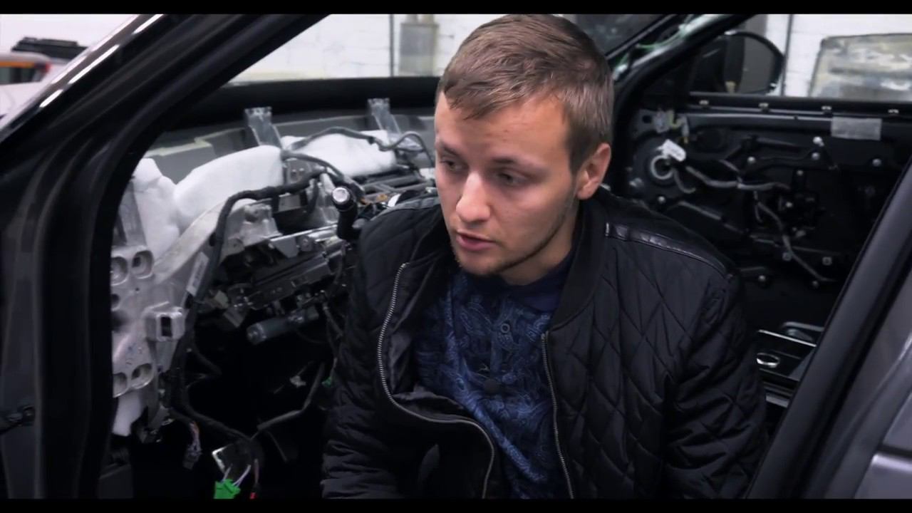 Перетяжка нового Range Rover Velar  ...  за что 5 000 000 рублей ????