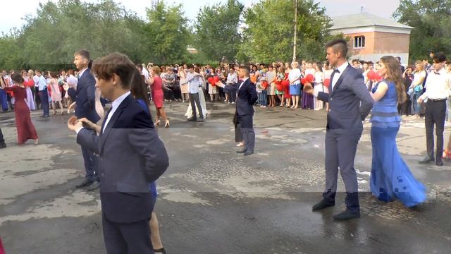 Выпуск - 2018. Коркино. Вальс выпускников. смотреть онлайн