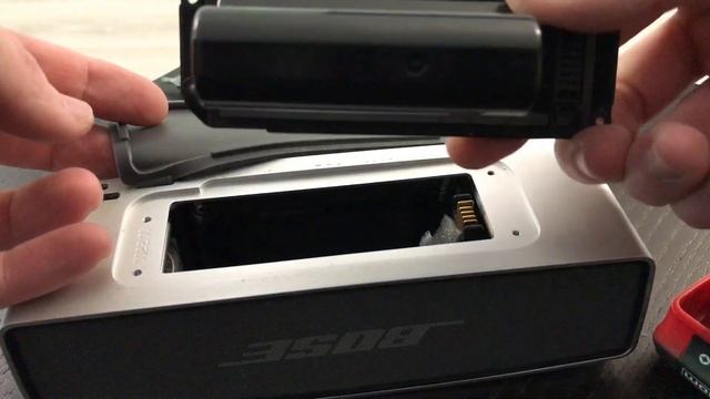 Bose SoundLink Mini - Remplacer la batterie смотреть онлайн