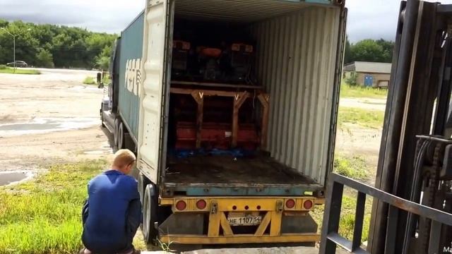 Новый приход тракторов, выгрузка контейнера смотреть онлайн