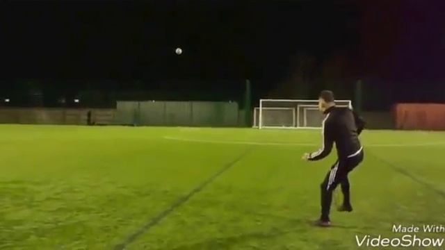 Учитесь! Как надо закручивать мяч! смотреть онлайн