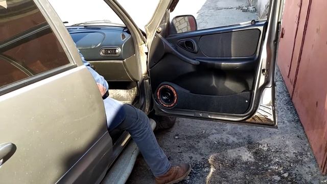 Замена штатной акустики в Chevrolet Niva на DL Audio Gryphon Lite 165