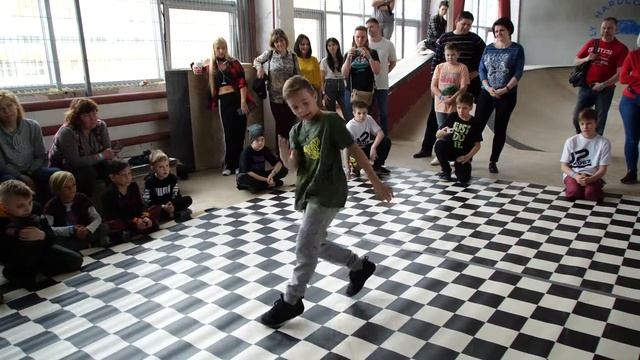 kids 1x1 - bboy Smile vs ? - Брейк на волне 2019 смотреть онлайн