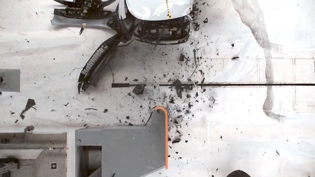 2021 Volkswagen ID.4 driver-side small overlap crash test (extended footage) смотреть онлайн