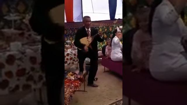 Казак играет на домбре старый и добрый Модерн токинг. смотреть онлайн