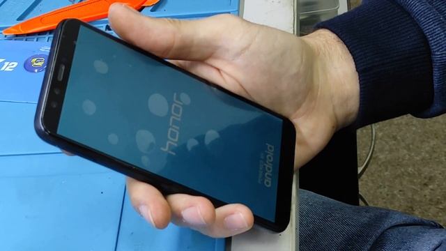 Замена дисплейного модуля в смартфоне Honor смотреть онлайн
