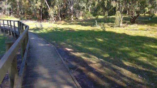 Quick walk around Traralgon Railway Reserve. смотреть онлайн