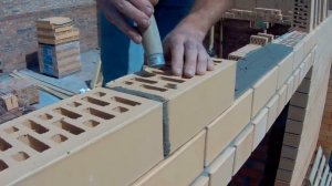 Кладка облицовочного керамического кирпича.