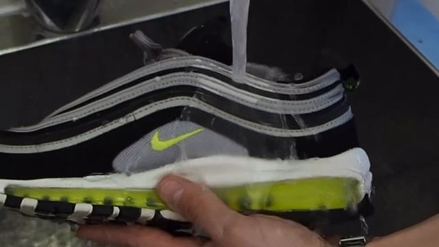 Водоотталкивающий спрей от Crep в деле смотреть онлайн