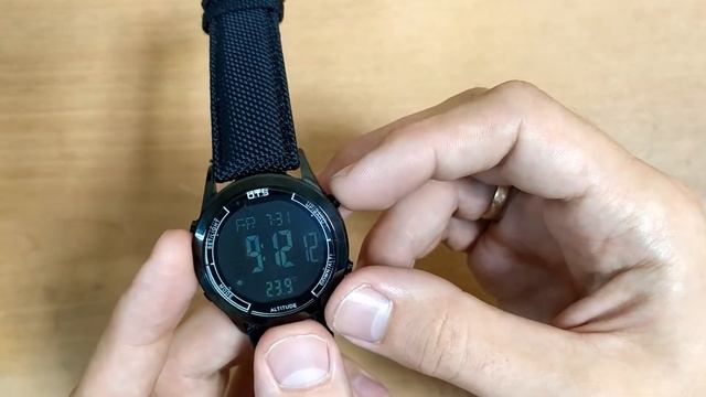 Часы фирмы O.T.S модель Е0007 с термометром, барометром и кучей других полезностей. смотреть онлайн