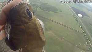 Прыжок с парашютом первый раз с косяком(