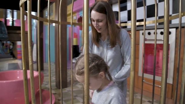 Дом великана / Сад бабочек / Дом вверх дном. Посетили "Музей иллюзий" в Санкт-петербурге. смотреть онлайн